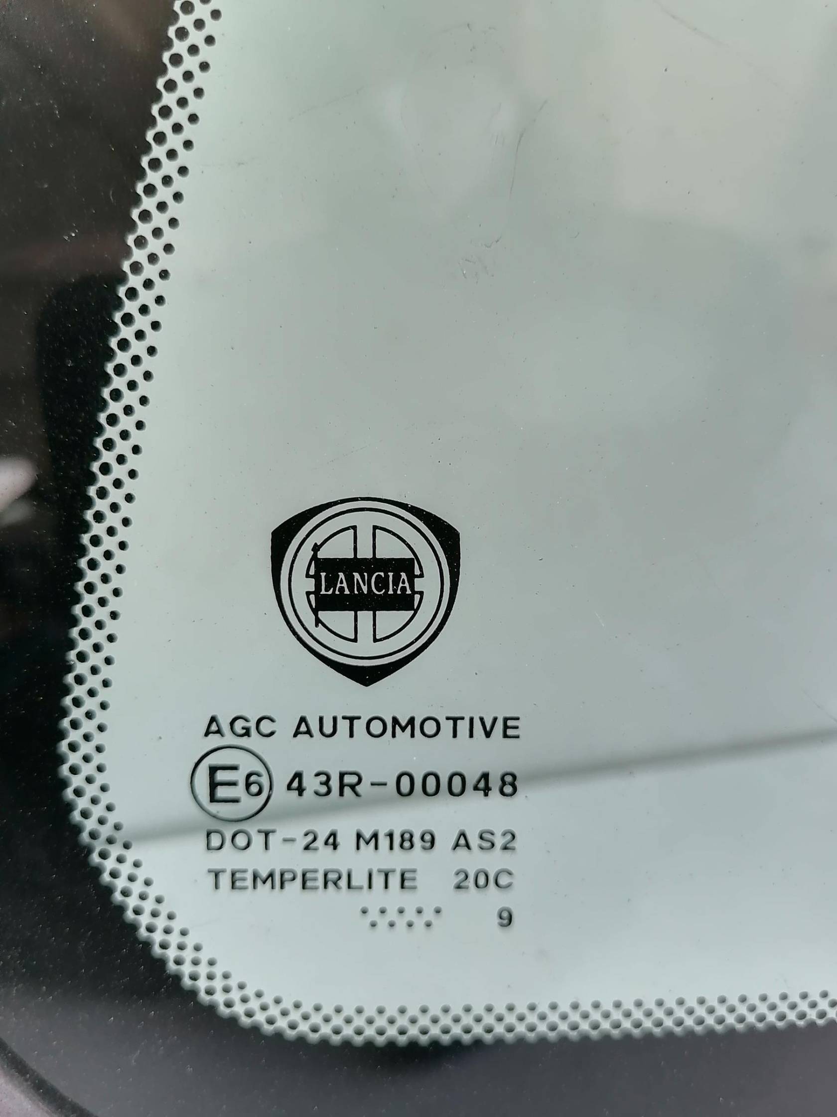 Fisso atermico parafango post. dx.